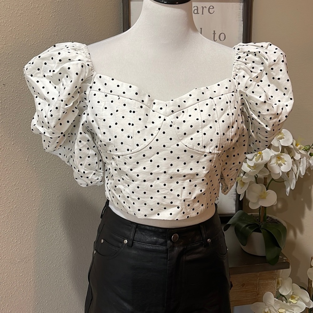 Puff Sleeve Crop top.                  TRN5